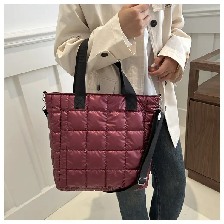 Women's Silver Puffer Shoulder Bag New 2024 — feature 12