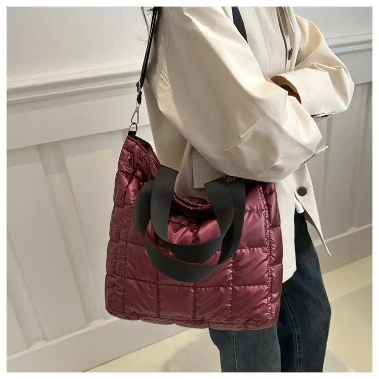 Women's Silver Puffer Shoulder Bag New 2024 — feature 13