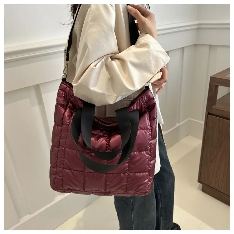 Women's Silver Puffer Shoulder Bag New 2024 — feature 14