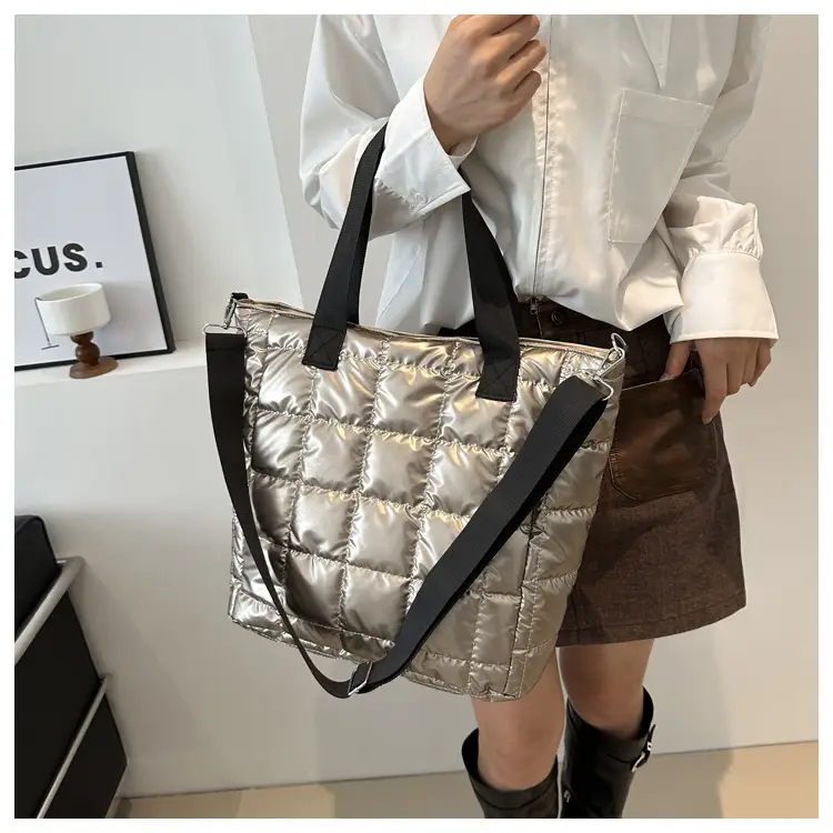 Women's Silver Puffer Shoulder Bag New 2024 — feature 15