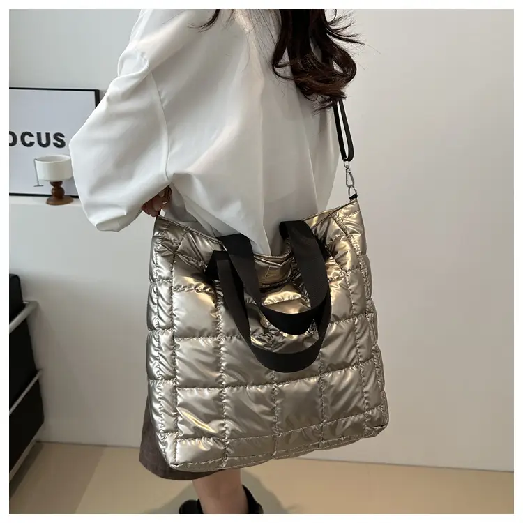 Women's Silver Puffer Shoulder Bag New 2024 — feature 17