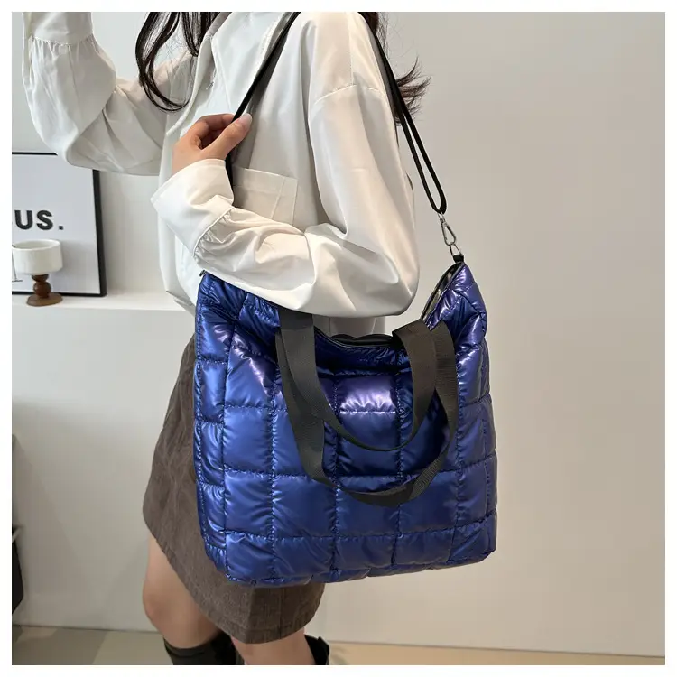 Women's Silver Puffer Shoulder Bag New 2024 — feature 19