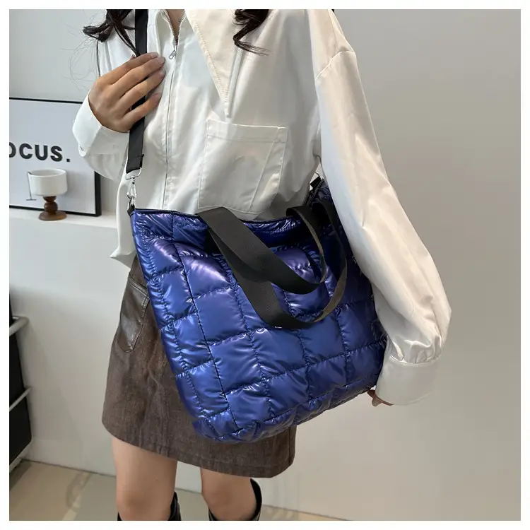 Women's Silver Puffer Shoulder Bag New 2024 — feature 20