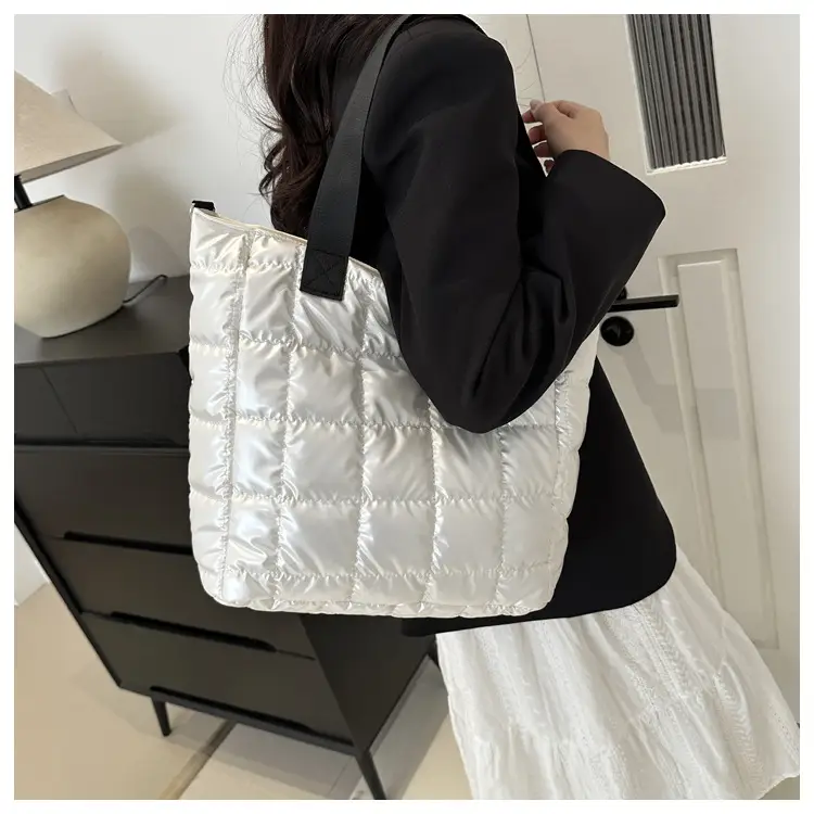 Women's Silver Puffer Shoulder Bag New 2024 — feature 23