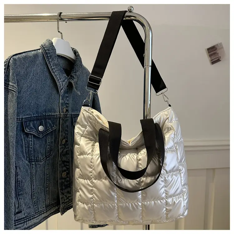 Women's Silver Puffer Shoulder Bag New 2024 — feature 27