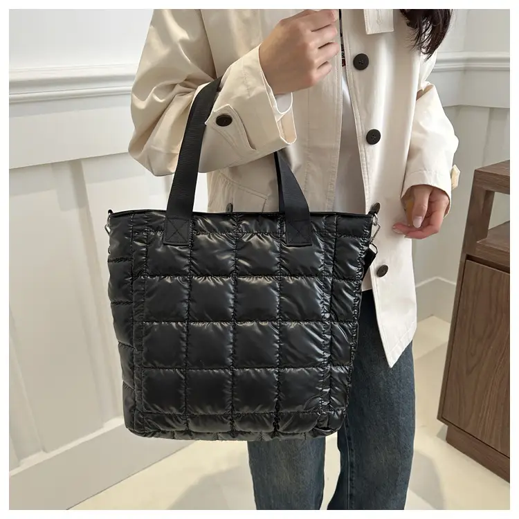 Women's Silver Puffer Shoulder Bag New 2024 — feature 9