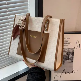 White Bone Design Crossbody Bag for Women — feature 9