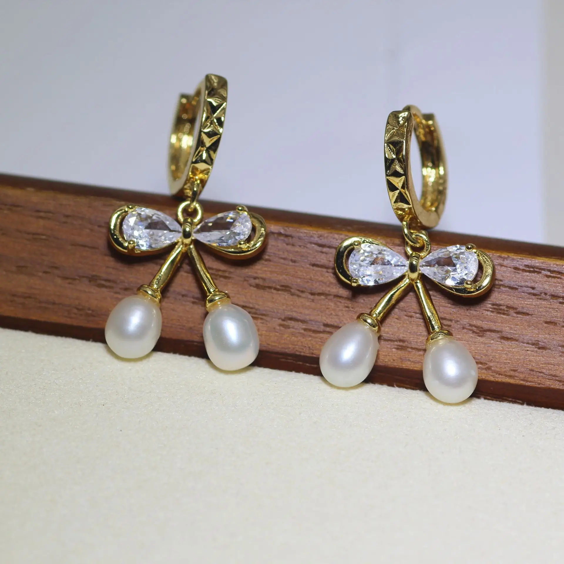 Copper Gold Plated Pearl Ear Buckle Set — feature 11