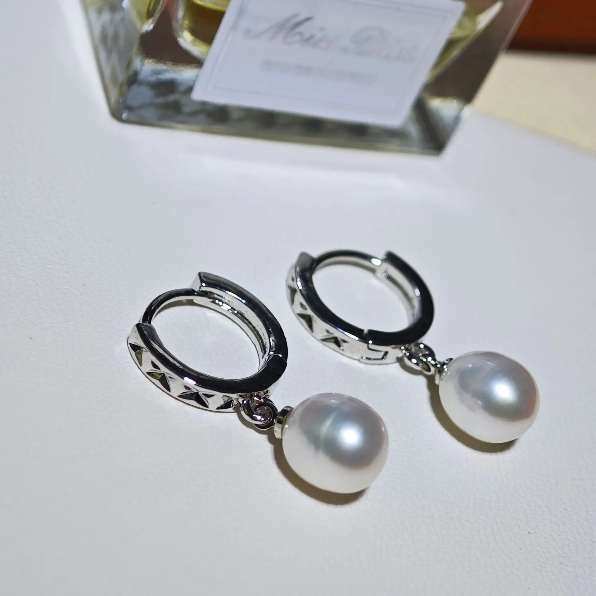 Copper Gold Plated Pearl Ear Buckle Set — feature 3