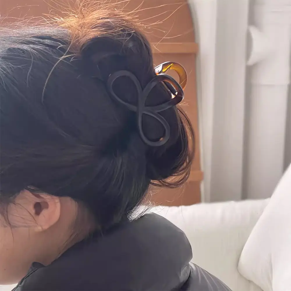 Tight Deep Amber Shark Hair Clip for Women