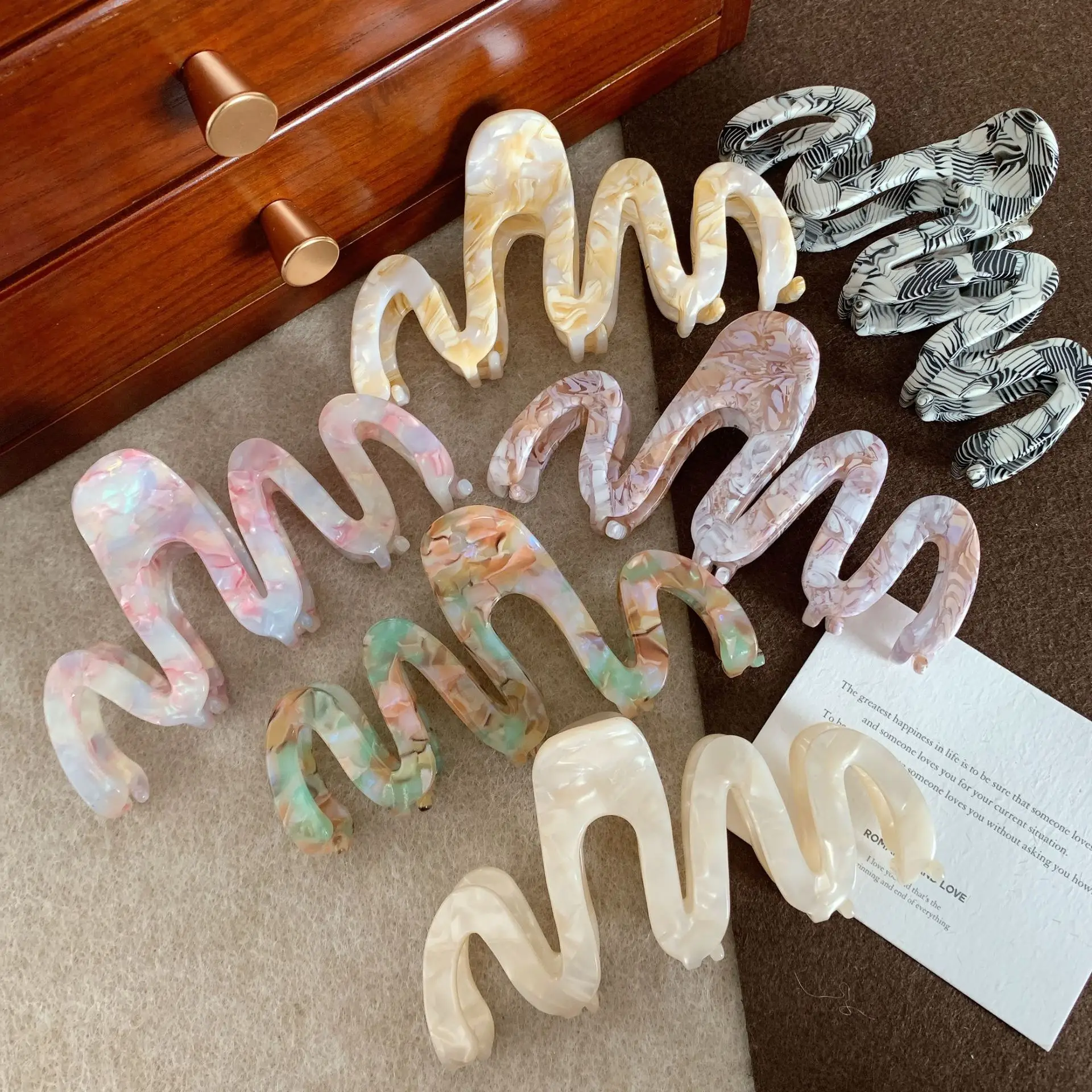 High-Grade Wave Acrylic Hair Pins Green Yellow - Image 11