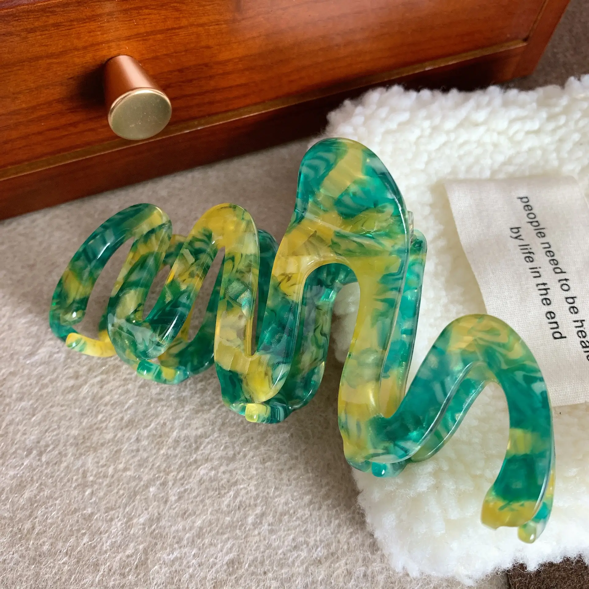 High-Grade Wave Acrylic Hair Pins Green Yellow - Image 2