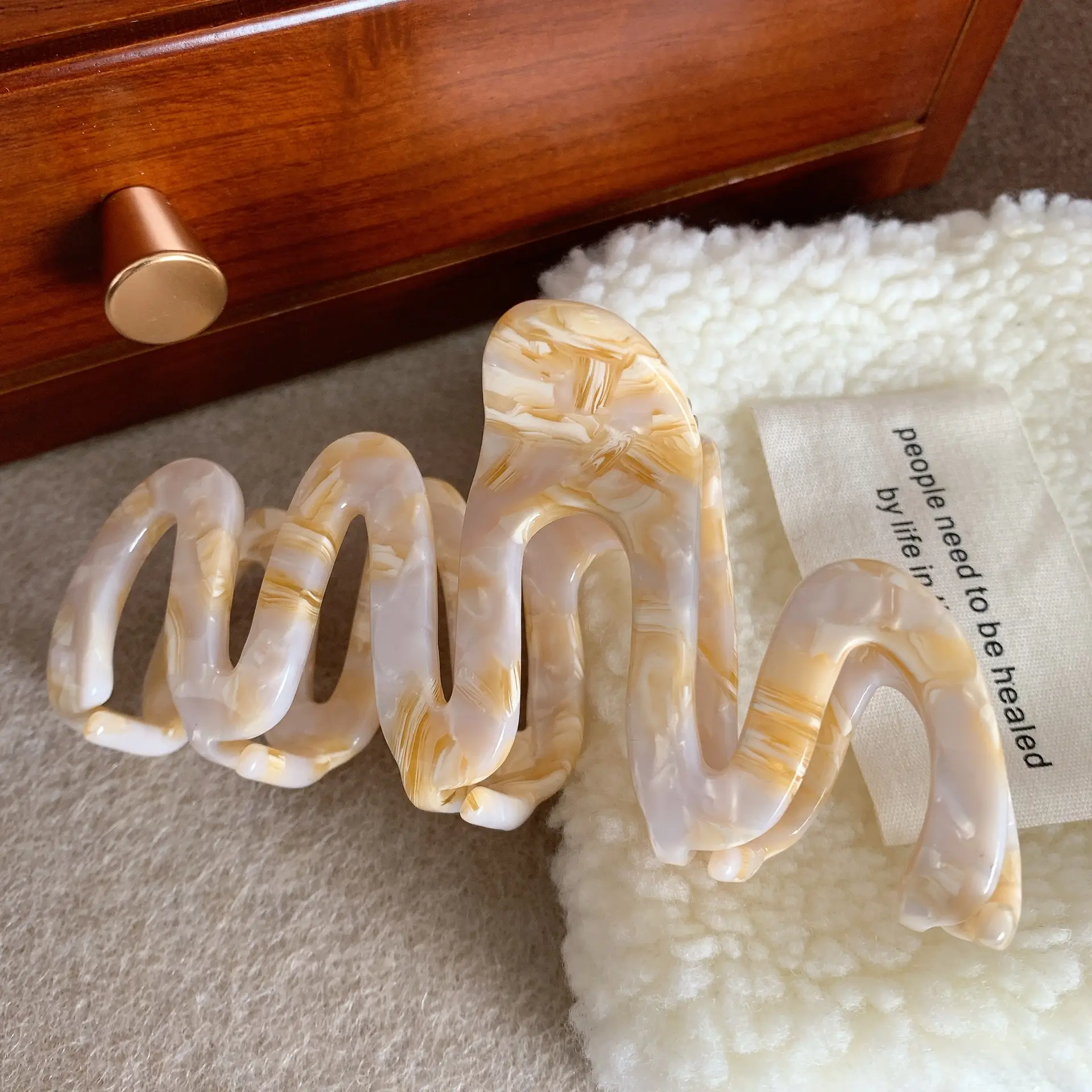 High-Grade Wave Acrylic Hair Pins Green Yellow - Image 4