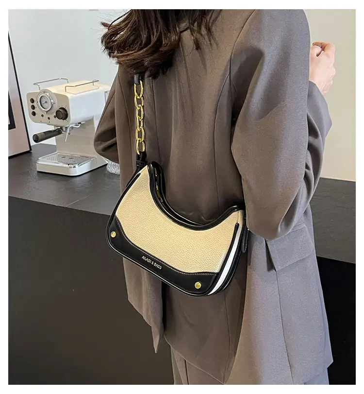 Korean Style Chain Shoulder Messenger Bag Black Beige — feature 1