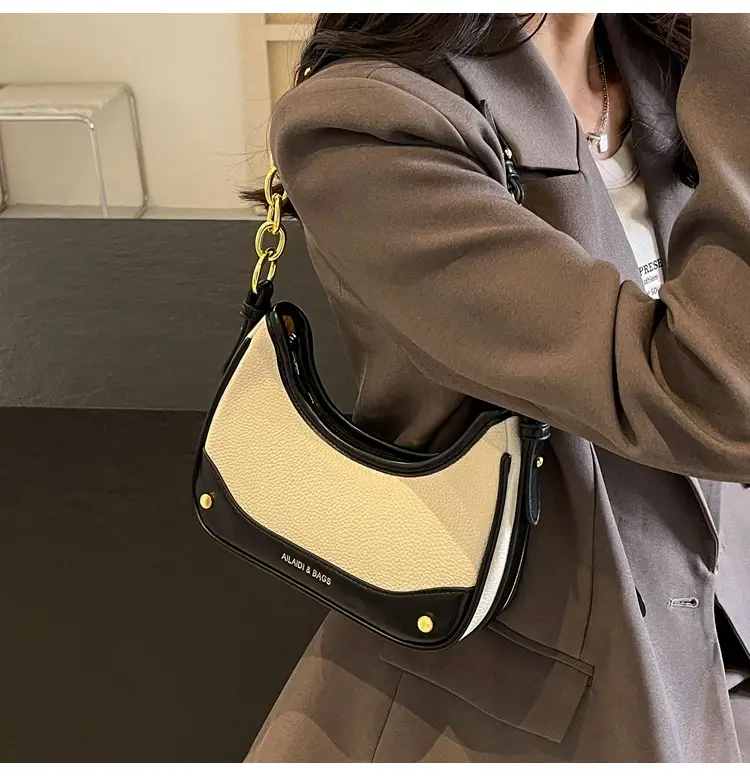 Korean Style Chain Shoulder Messenger Bag Black Beige — feature 14