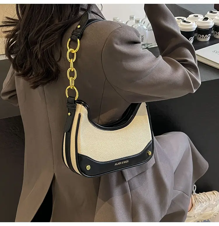 Korean Style Chain Shoulder Messenger Bag Black Beige — feature 15