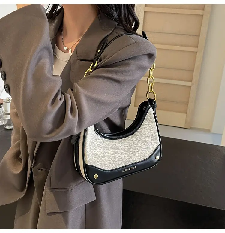 Korean Style Chain Shoulder Messenger Bag Black Beige — feature 16
