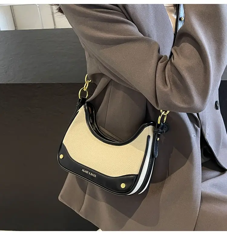 Korean Style Chain Shoulder Messenger Bag Black Beige — feature 17