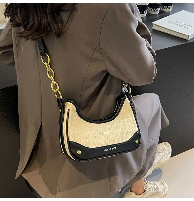 Korean Style Chain Shoulder Messenger Bag Black Beige — feature 18