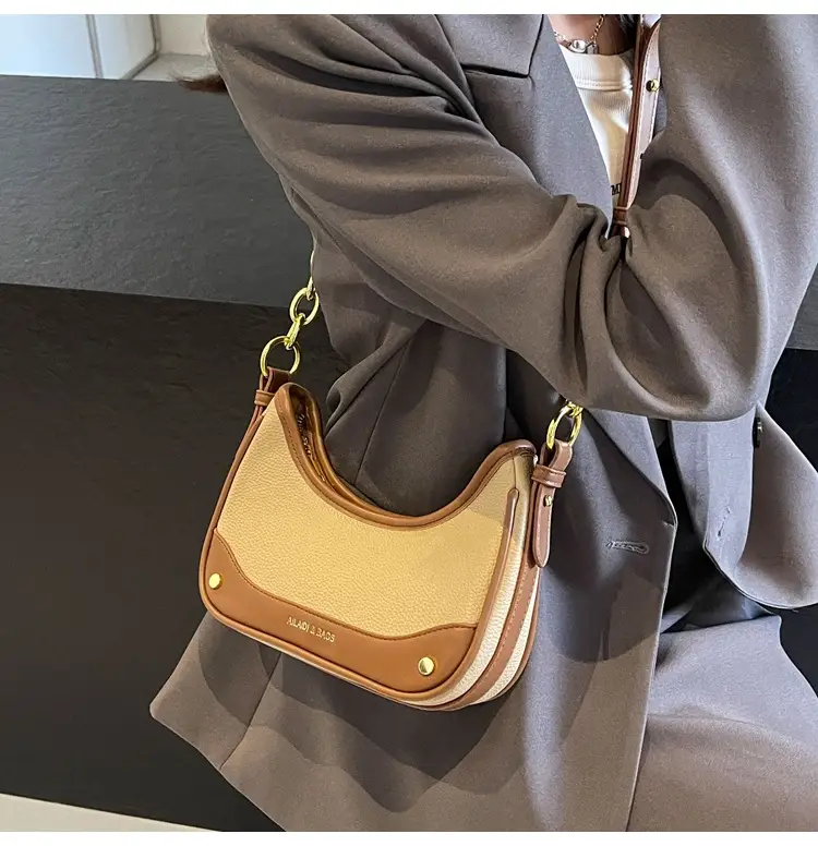 Korean Style Chain Shoulder Messenger Bag Black Beige — feature 19