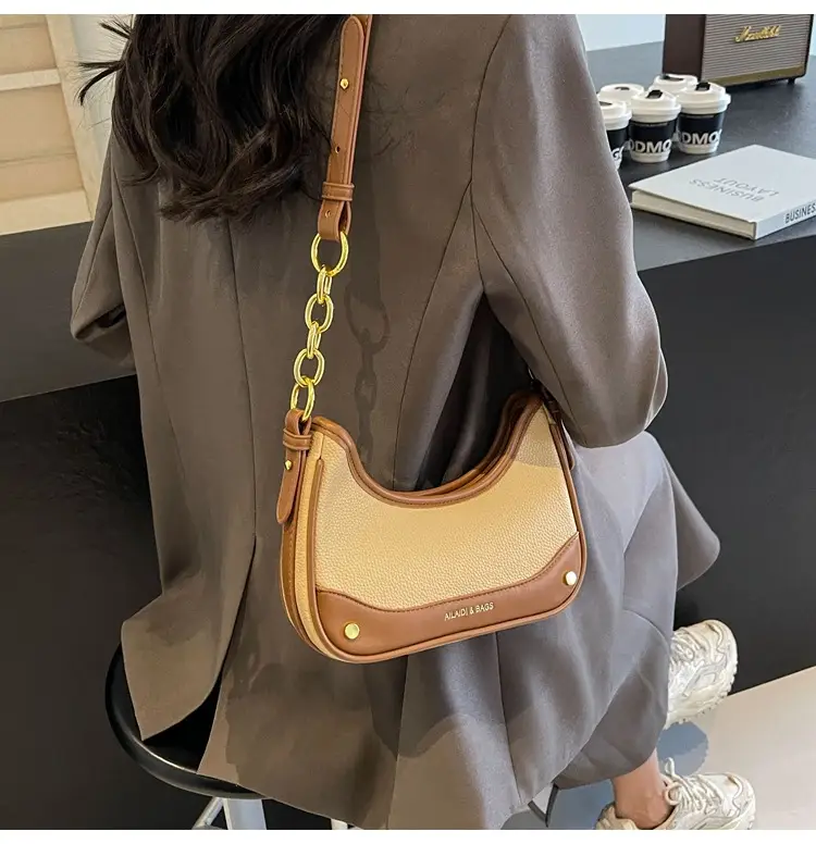 Korean Style Chain Shoulder Messenger Bag Black Beige — feature 21