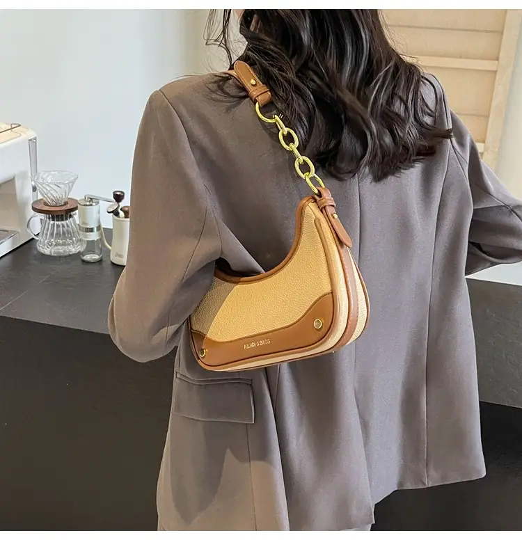 Korean Style Chain Shoulder Messenger Bag Black Beige — feature 23
