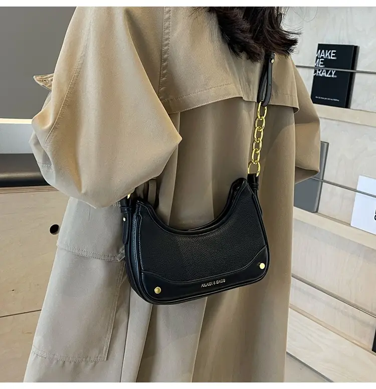 Korean Style Chain Shoulder Messenger Bag Black Beige — feature 26