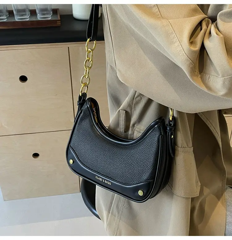Korean Style Chain Shoulder Messenger Bag Black Beige — feature 27
