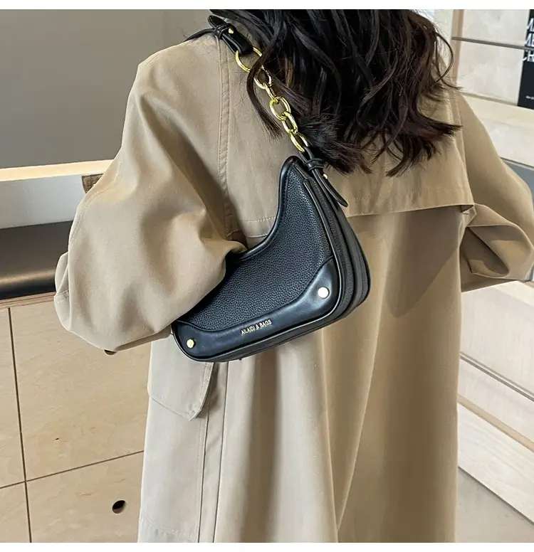 Korean Style Chain Shoulder Messenger Bag Black Beige — feature 28