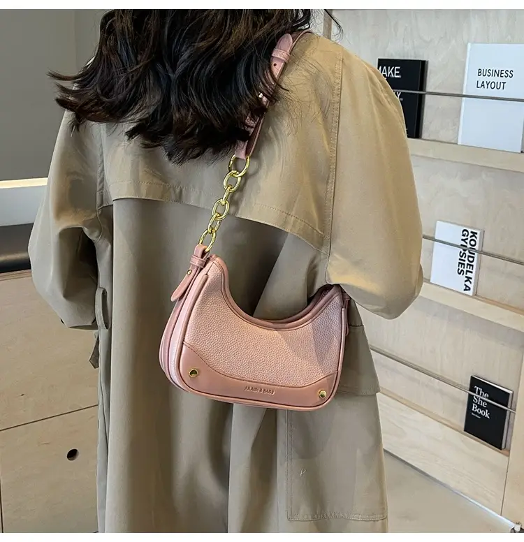 Korean Style Chain Shoulder Messenger Bag Black Beige — feature 29