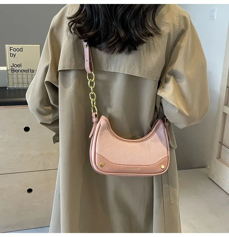 Korean Style Chain Shoulder Messenger Bag Black Beige — feature 31