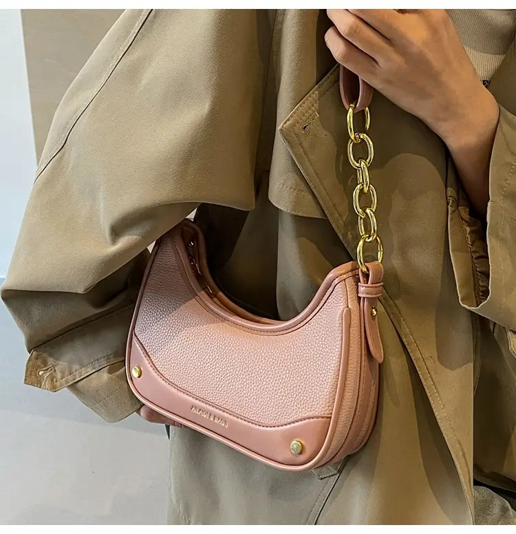 Korean Style Chain Shoulder Messenger Bag Black Beige — feature 32