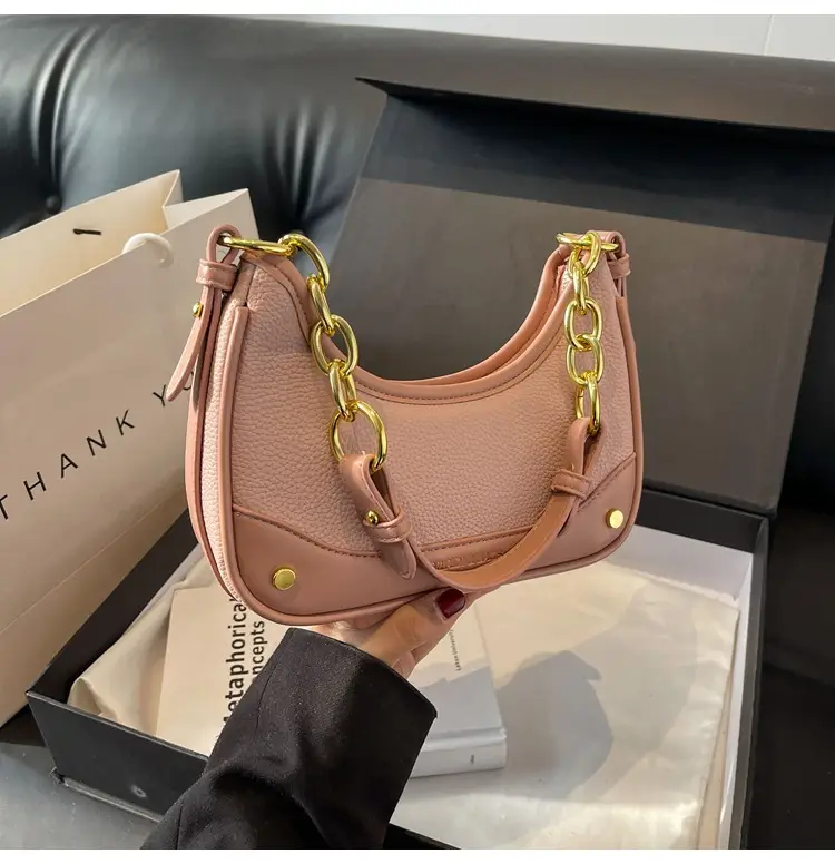 Korean Style Chain Shoulder Messenger Bag Black Beige — feature 35
