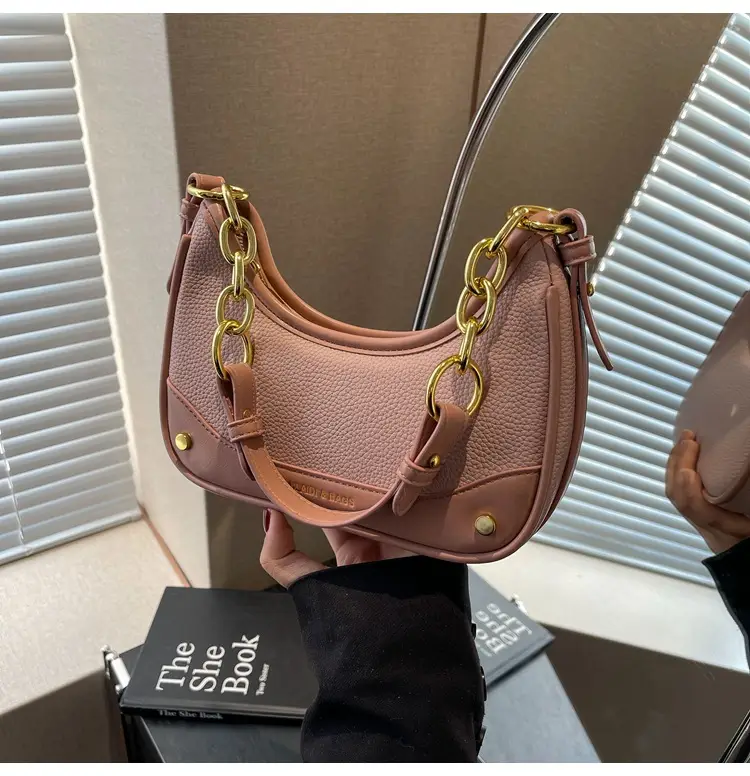 Korean Style Chain Shoulder Messenger Bag Black Beige — feature 43
