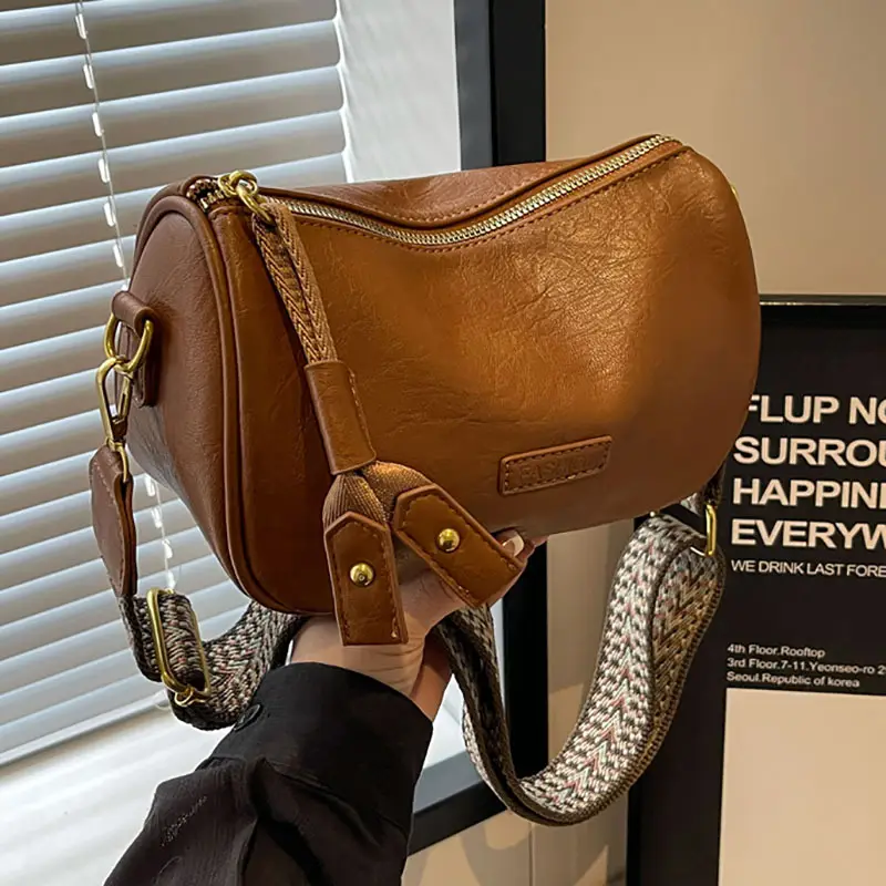 Black Retro Crossbody Bag for Women 2024 - Image 4