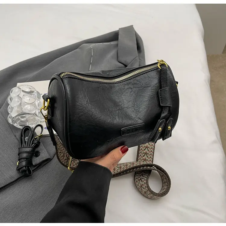 Black Retro Crossbody Bag for Women 2024 — feature 15