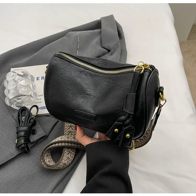 Black Retro Crossbody Bag for Women 2024 — feature 16