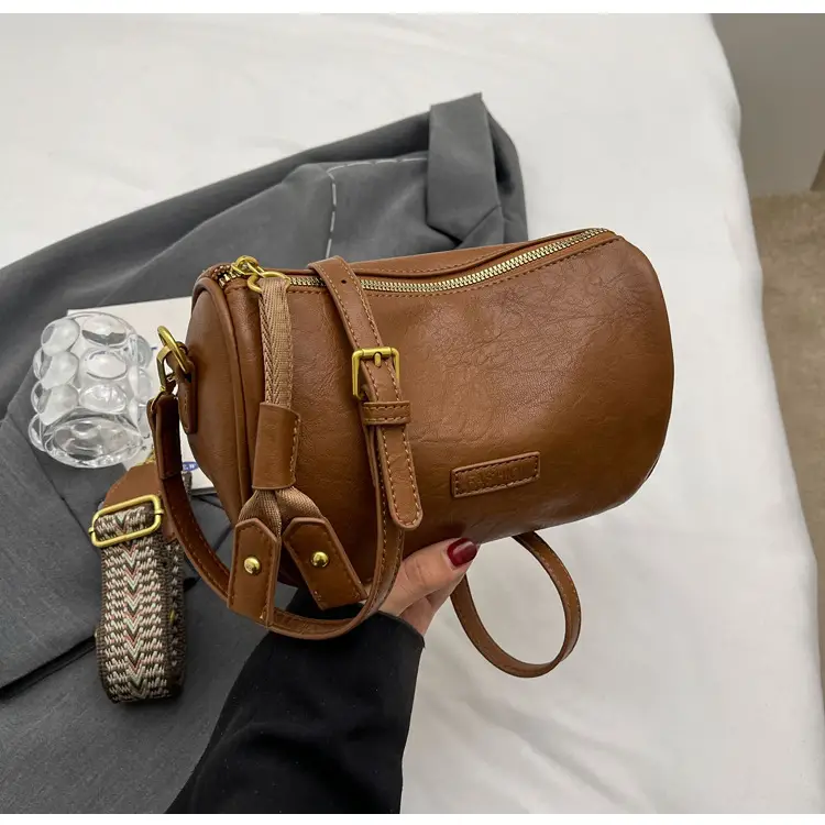 Black Retro Crossbody Bag for Women 2024 — feature 17