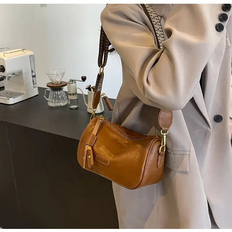 Black Retro Crossbody Bag for Women 2024 — feature 33
