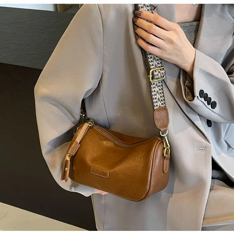 Black Retro Crossbody Bag for Women 2024 — feature 35