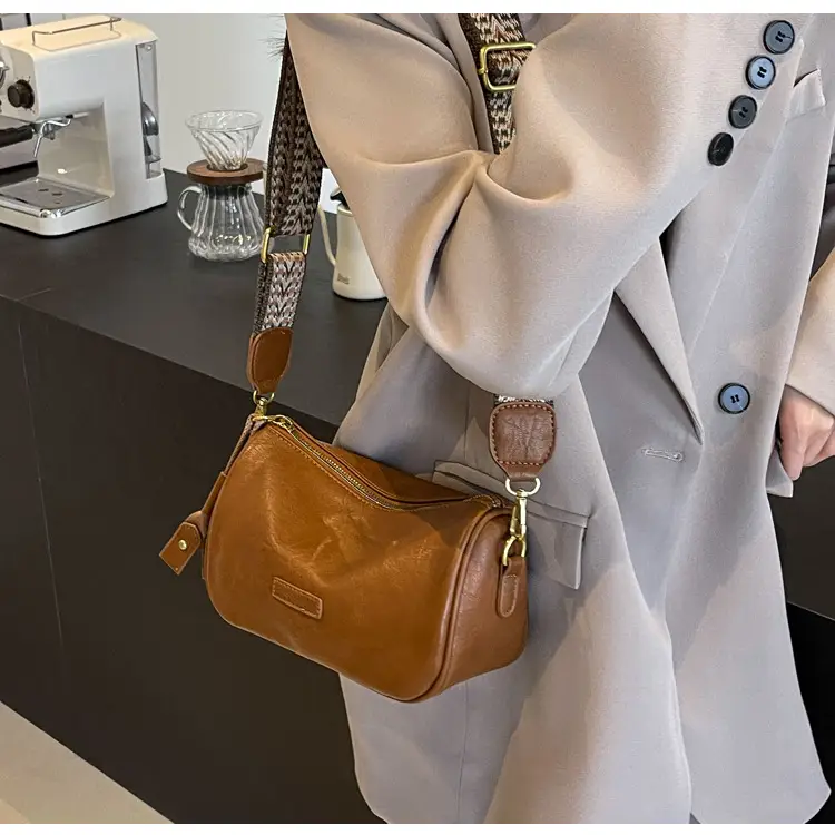 Black Retro Crossbody Bag for Women 2024 — feature 37