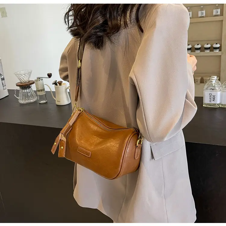Black Retro Crossbody Bag for Women 2024 — feature 38
