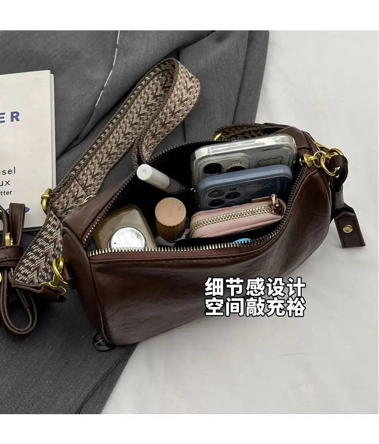 Black Retro Crossbody Bag for Women 2024 — feature 9