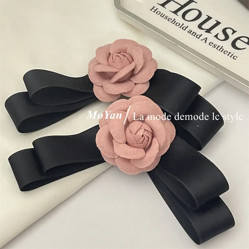 Black Camellia Bow Hairpin with Pink Rose Decor — feature 4
