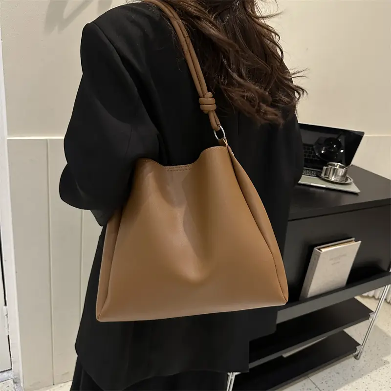 Women Retro Textured Shoulder Bag Brown 2024 - Image 5