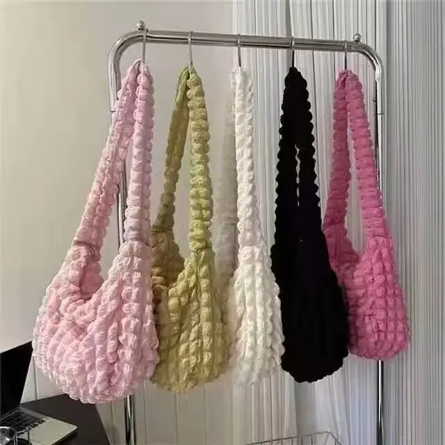 2023 New Fashion Shoulder Bag Black Pleated Clouds — feature 10