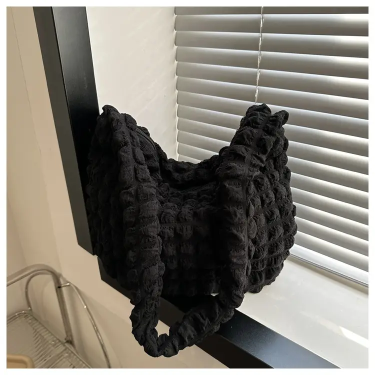 2023 New Fashion Shoulder Bag Black Pleated Clouds — feature 11