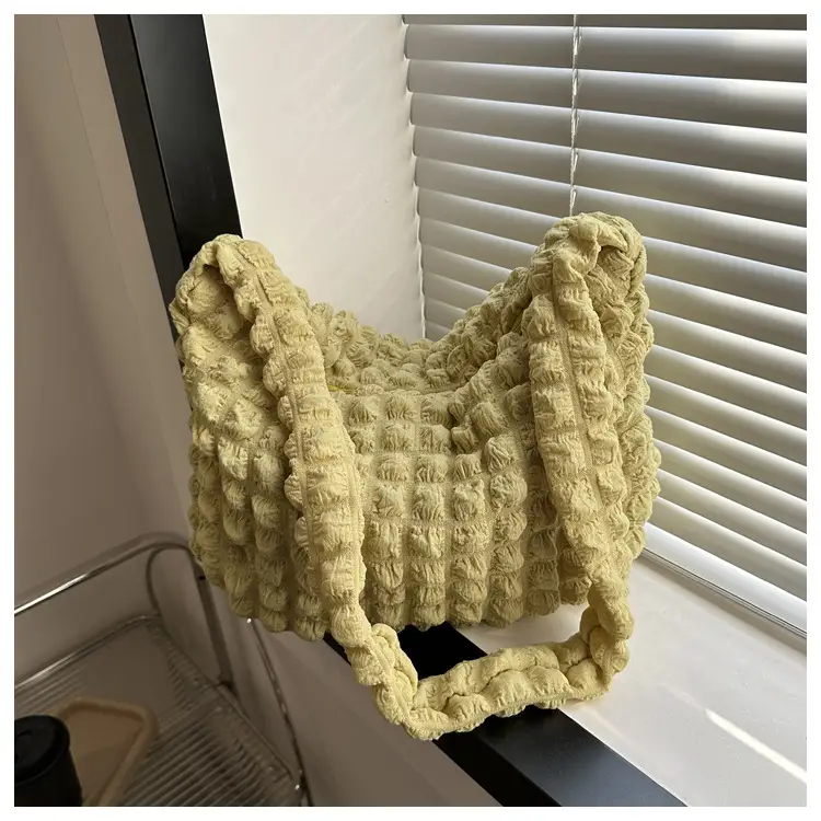 2023 New Fashion Shoulder Bag Black Pleated Clouds — feature 15