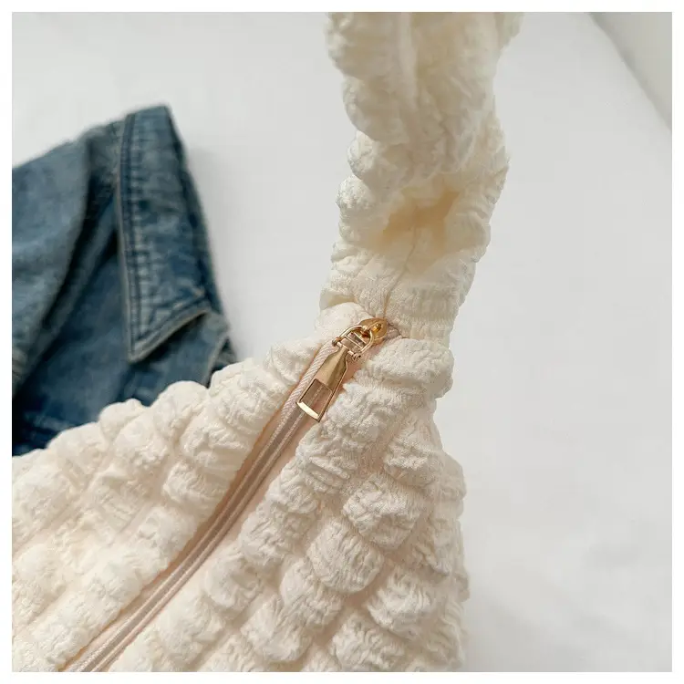 2023 New Fashion Shoulder Bag Black Pleated Clouds — feature 24