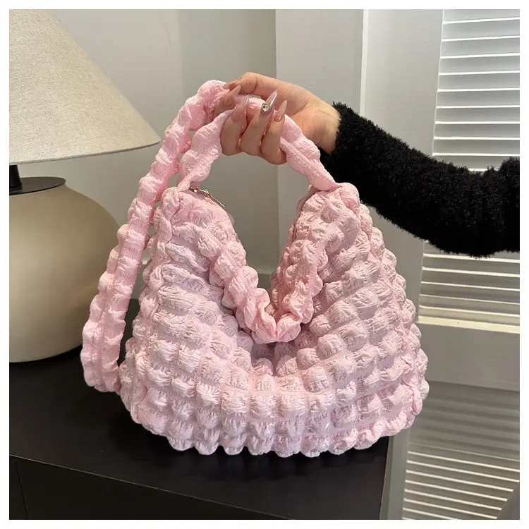 2023 New Fashion Shoulder Bag Black Pleated Clouds — feature 26